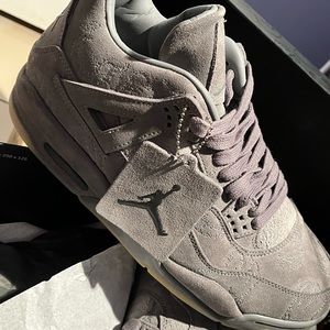 Air Jordan 4 Retro Kaws